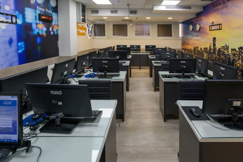 לימוד יועץ משכנתאות במכללת אורין שפלטר – הדרך לקריירה יציבה ורווחית